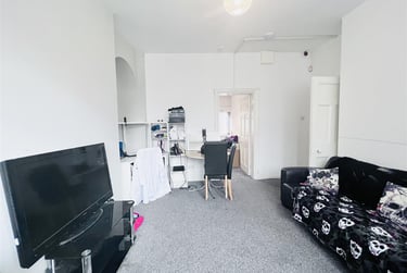1 bed flat, Derby Road, Radford, Nottingham, NG71NX - Image 3